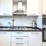 Flat With Balcony Close To Viaport Marina Tuzla