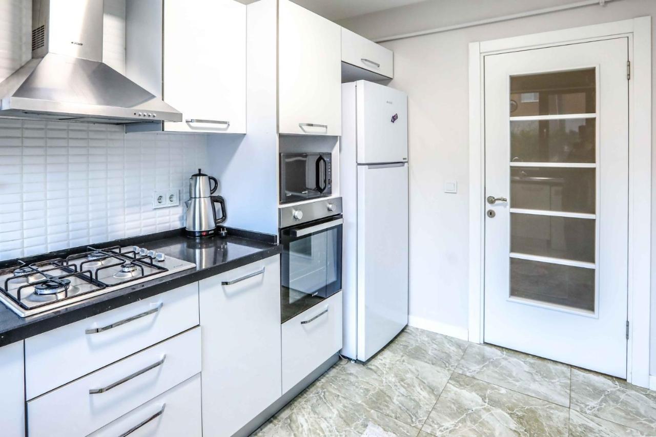 Flat With Balcony Close To Viaport Marina Tuzla Daire