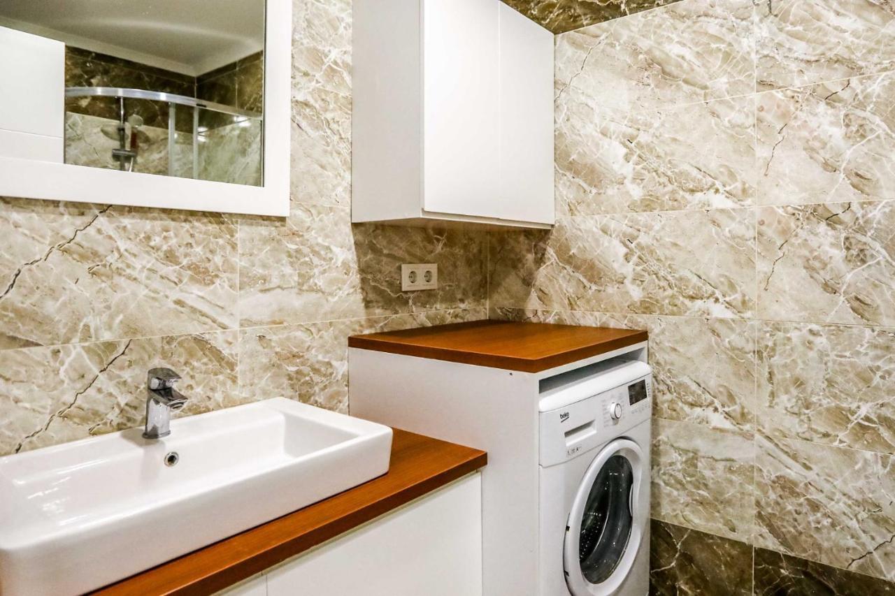 Flat With Balcony Close To Viaport Marina Tuzla *